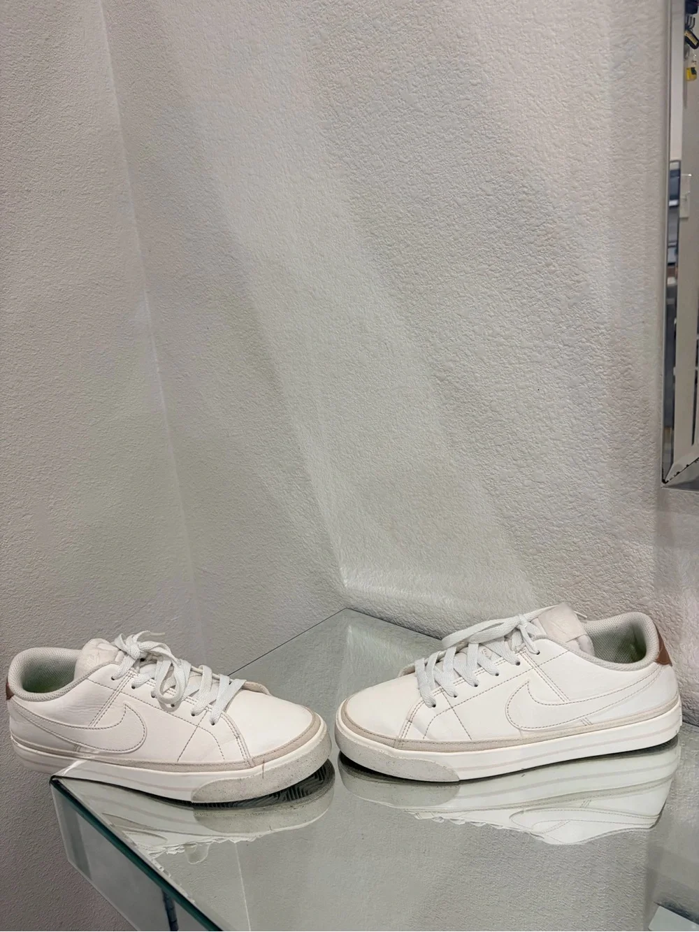 Nike White Low-Top Women's Sneakers with Stitch Swoosh